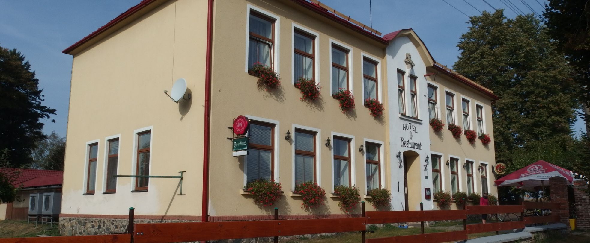  Restaurace a Hotel U Šimáka - 1968 x 812